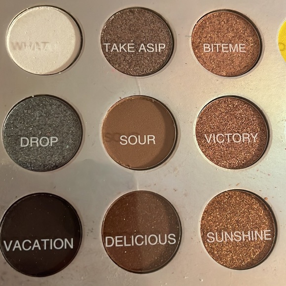 🎈SALE🎈🎀#55.MAKEUP XXL67-COLOR RED EYESHADOW PALETTE🎀 - Picture 14 of 17